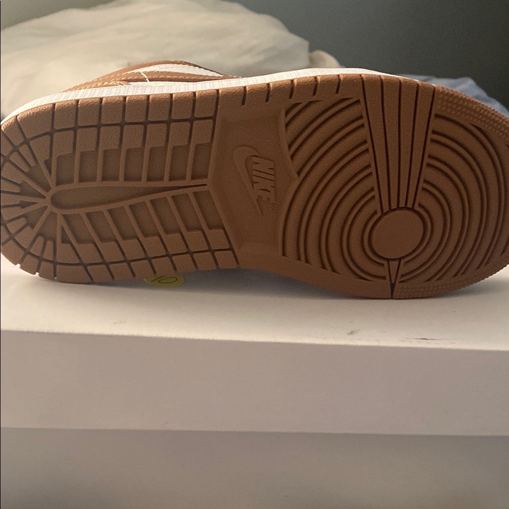 Nike Brown and White Sneakers - Picture 2 of 4